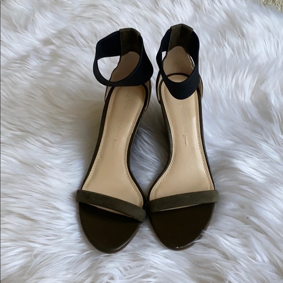 Banana Republic olive green sandal - Picture 8 of 16